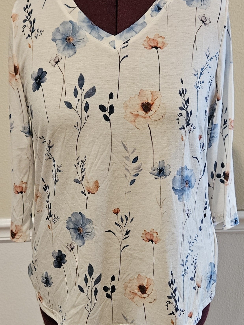 Women's Cream Floral V-Neck Top - Unbranded